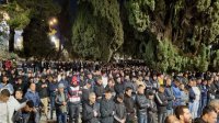 35 ألفا يؤدون صلاتي العشاء والتراويح في المسجد الأقصى رغم إجراءات الاحتلال