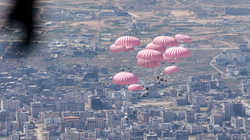 الأردن ينفذ 6 إنزالات جوية لمساعدات غذائية على قطاع غزة بمشاركة دولية