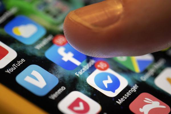 صحيفة أميركية: الاشتباه بتسهيل «فيسبوك» و«إنستغرام» مبيعات غير قانونية لأدوية