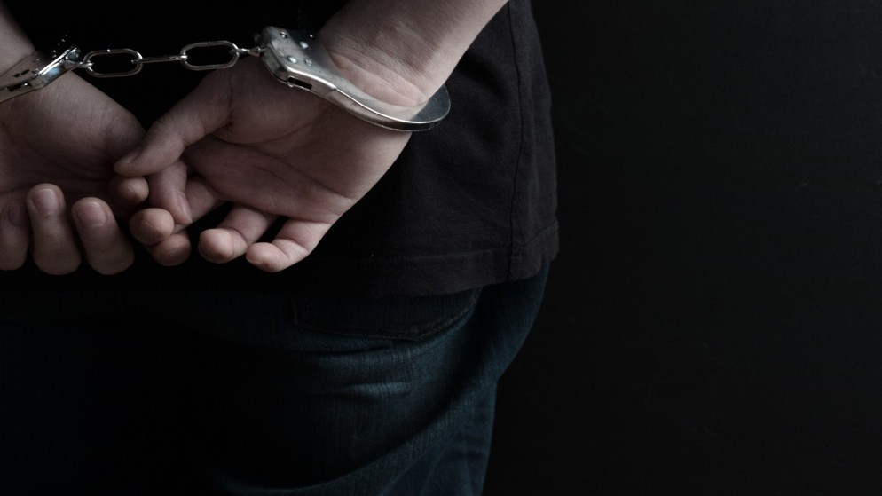 جريمة تهز عمان .. شخص قتل صديقه وأحرق جثته لإخفاء جريمته