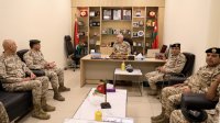 رئيس هيئة الأركان يزور مديريتي سلاح اللاسلكي الملكي والأمن السيبراني