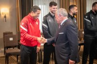 الملك لمدرب المنتخب الاردني حسين عموتة  بدنا تساعدنا في كاس العالم القادم (فيديو)