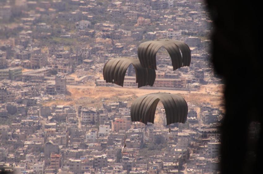 بالصور .. 5 إنزالات جوية أردنية على غزة بمشاركة الإمارات ومصر وألمانيا