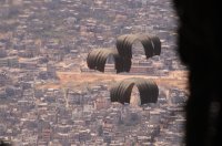 بالصور .. 5 إنزالات جوية أردنية على غزة بمشاركة الإمارات ومصر وألمانيا
