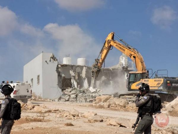 الاحتلال يهدم منشآت تجارية شمال شرق القدس