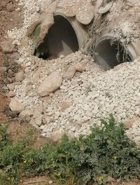 شكاوى من كسر خط مياه في ثغرة الجب خلال صيانة طرق