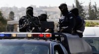 القبض على مطلوب مصنّف بالخطر جدًا بقضايا قتل ومخدرات غرب البلقاء