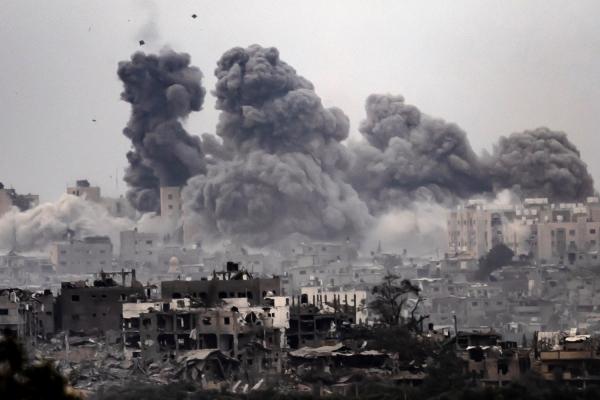 قصف إسرائيلي مكثف على محيط مستشفى ناصر جنوبي غزة