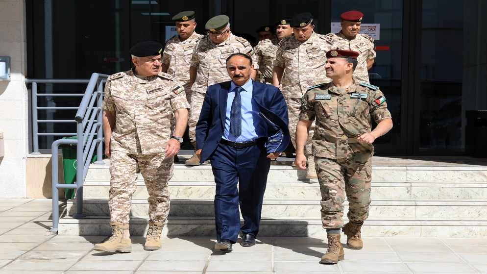 رئيس هيئة الأركان يزور مركز الملك عبدالله الثاني لتدريب العمليات الخاصة