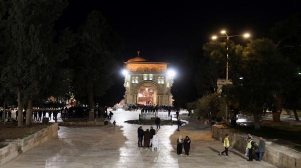 25 ألفا يؤدون صلاتي العشاء والتراويح في المسجد الأقصى
