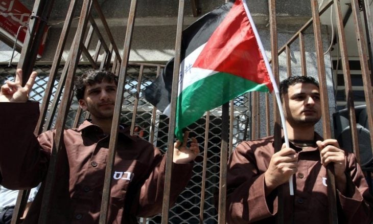 الاحتلال يحتجز جثامين 26 شهيدا من الحركة الأسيرة