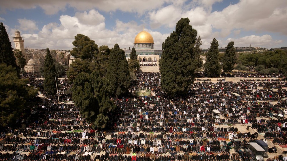 وسط آمال بهدنة.. الآلاف يؤدون صلاة العيد في المسجد الأقصى