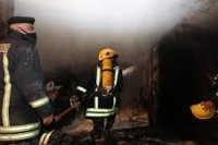 الدفاع المدني يخمد حريق 4 تريلات في عمان