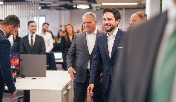 ولي العهد يزور شركة "بي دبليو سي- الشرق الأوسط" في عمان