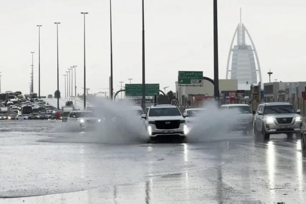 الإمارات تشهد أكبر كميات أمطار خلال الأعوام الـ 75 الماضية