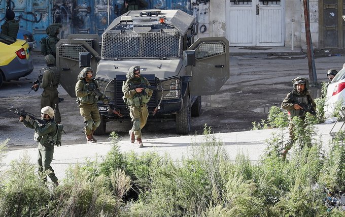 بالفيديو ... استشهاد فتاة فلسطينية برصاص الاحتلال شمال الخليل بحجة محاولتها تنفيذ عملية
