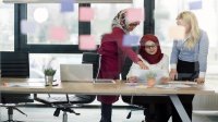 204 سيدات يسجلن بقطاع العمل المنظم خلال الربع الأول للعام الحالي