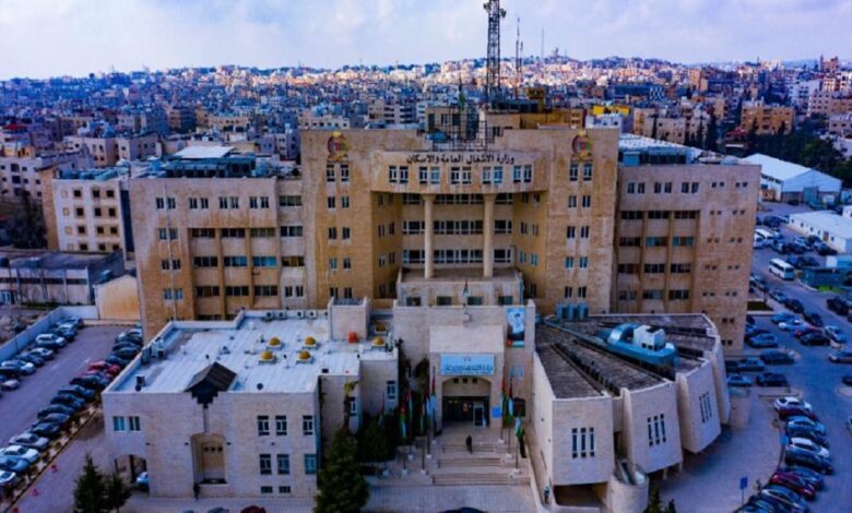 الأول من نوعه في الأردن .. طرح عطاء لإنارة طريق الحسا-الطفيلة بالطاقة الشمسية