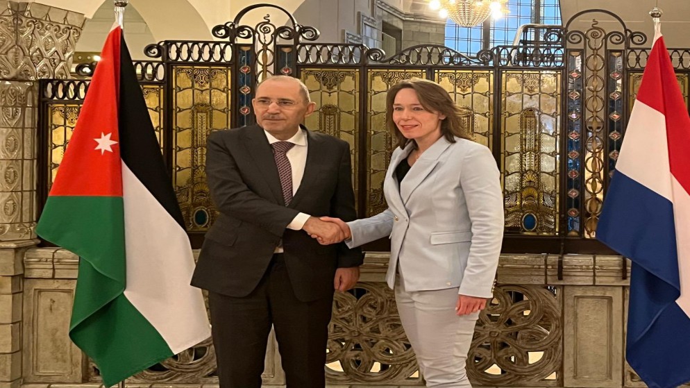 وزير الخارجية يبحث مع نظيرته الهولندية وقف الحرب على غزة