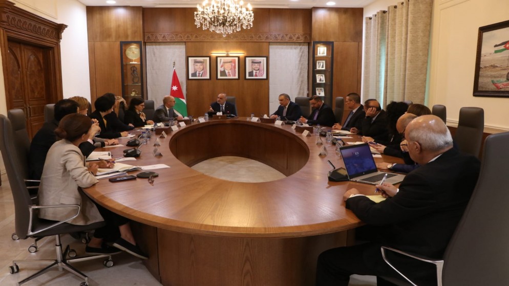 الخصاونة يلتقي رئيس بعثة صندوق النقد الدولي للأردن