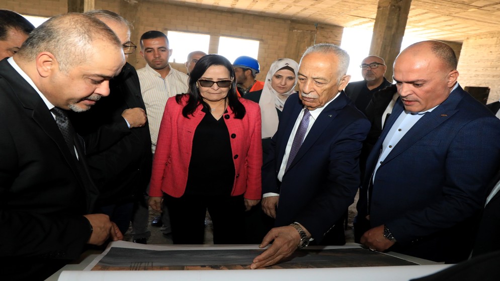 رئيس الديوان الملكي يتفقد إنجاز مشاريع المبادرات الملكية في مأدبا