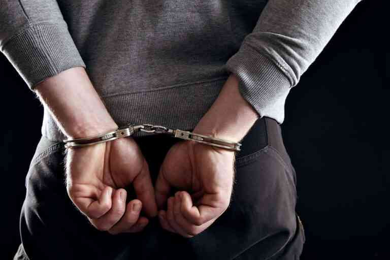 أمر بالقبض على شخصية معروفة وشقيق نائب متهم بتجارة المخدرات