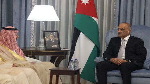 الخصاونة يؤكد الحرص على تعزيز التعاون في الصناعة والاستثمار والطاقة مع السعودية