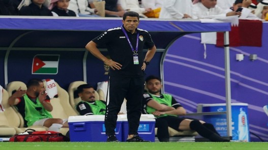 الاتحاد الأردني لكرة القدم ينهي تعاقده مع المدرب عموتة