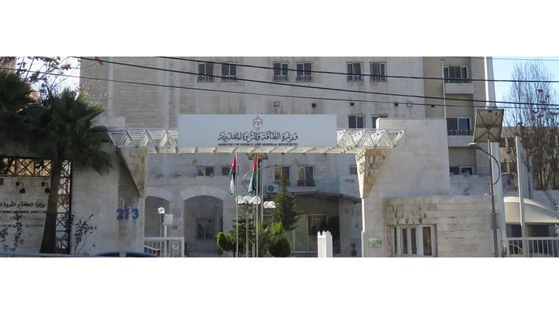 الحكومة تطرح عطاءين خاصين بالطاقة الشمسية لـ100 بلدية في المملكة