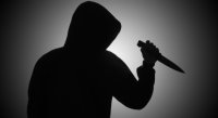 قاتل والدته بالكرك وجه لها 40 طعنة باستخدام "موس قرن غزال".. تفاصيل
