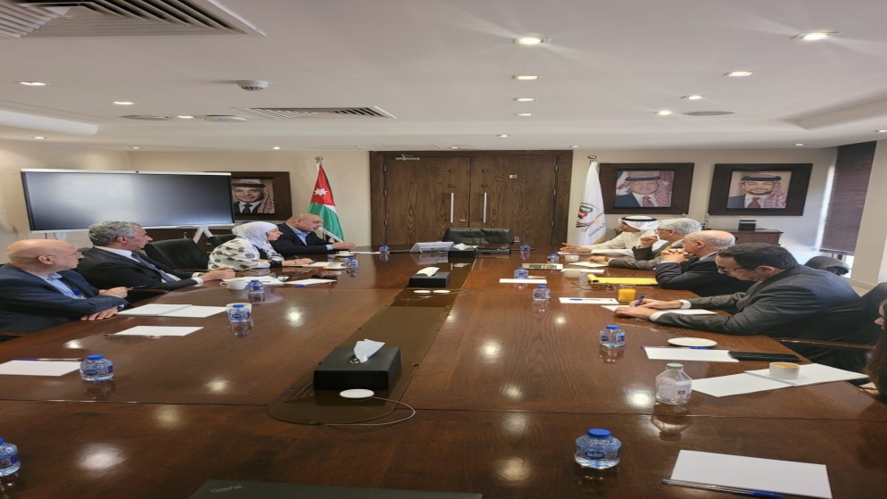 وزير الاقتصاد الرقمي خلال لقائه الصندوق العربي للإنماء يؤكد ضرورة إنشاء محفظة استثمارية مع الأردن