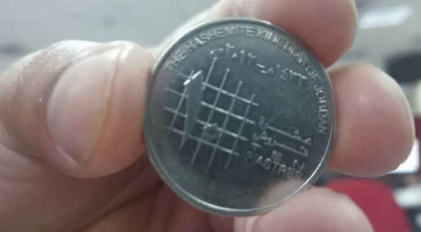 تعال خذ 10 قروش.. وحش بشري يستفرد بطفل خرج للعب في عمان