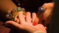 "الله لا يوفق أم عبدالله".. أردنية تعمل بالسحر تقع في ورطة بسبب "رقم خطأ"
