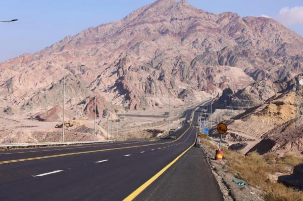تعطل شاحنة يغلق الطريق الخلفي في العقبة