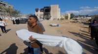5 شهداء في قصف إسرائيلي استهدف منزلا شمالي مدينة رفح