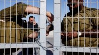 "شؤون الأسرى": قوات الاحتلال تحتجز فلسطينيين من غزة داخل معسكراتهم