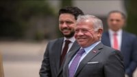 الملك يرافقه ولي العهد يزور مجمع الملك الحسين للأعمال