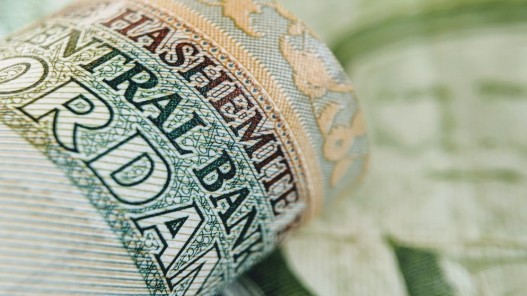 تكريم طالب مدرسة عثر على 3400 دينار