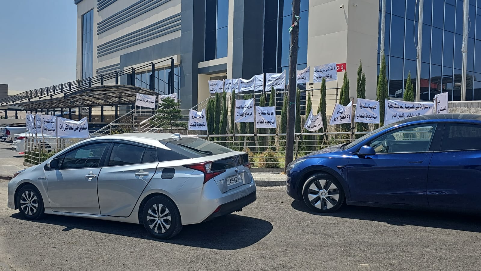 الإضراب يعم المنطقة الحرة.. شاهد