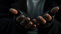 ضبط متسولة في إربد بحوزتها 778 دينارا
