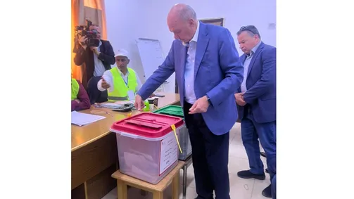 رئيس مجلس الأعيان يُدلي بصوته في "بدو الوسط"