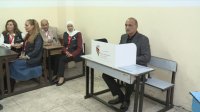 رئيس الوزراء يدلي بصوته في الانتخابات النيابية