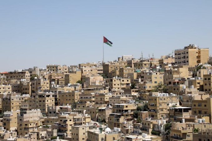 طقس حار نسبيًا اليوم وانخفاض الحرارة الثلاثاء