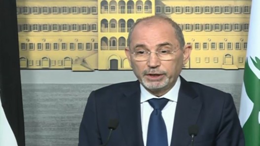 الصفدي من بيروت: إسرائيل تتحمل مسؤولية التصعيد بالمنطقة.. ولن نسمح بتهديد أجوائنا