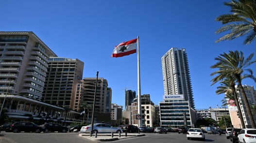 الاحتلال الإسرائيلي يزعم أن حزب الله يخفي أموالا أسفل مستشفى في بيروت