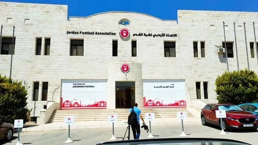 تهبيط 15 فريقا يضع اتحاد الكرة في دوامة الانتقادات والمطالبات