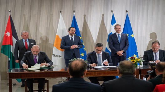 الملك يعرب عن حرص الأردن على تعزيز العمل المشترك مع قبرص واليونان