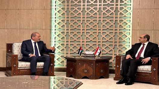 الصفدي لنظيره الصباغ: نقف إلى جانب سوريا ونرفض ما يهدد أمنها واستقرارها