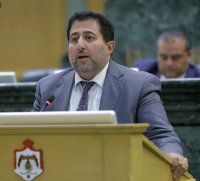 الرقب يسأل الحكومة: ما التشريعات التي اعتُمد عليها لمنع “خُطباء” من الصعود إلى المنابر؟