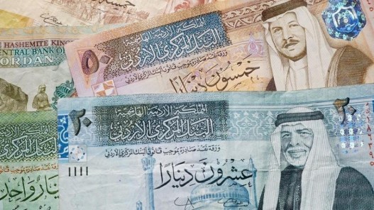الحكومة تُطفئ ديونا بقيمة 3 مليارات دينار